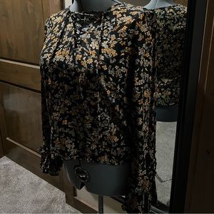 Idyllwind M rouge floral lace up long sleeve peasant top